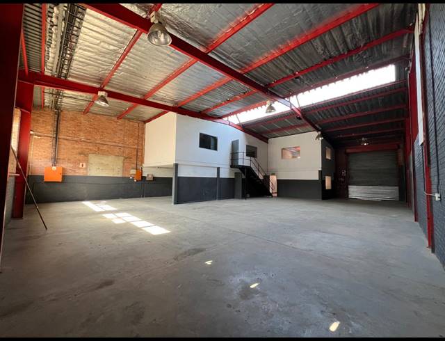 431M² WAREHOUSE TO LET IN STRIJDOMPARK